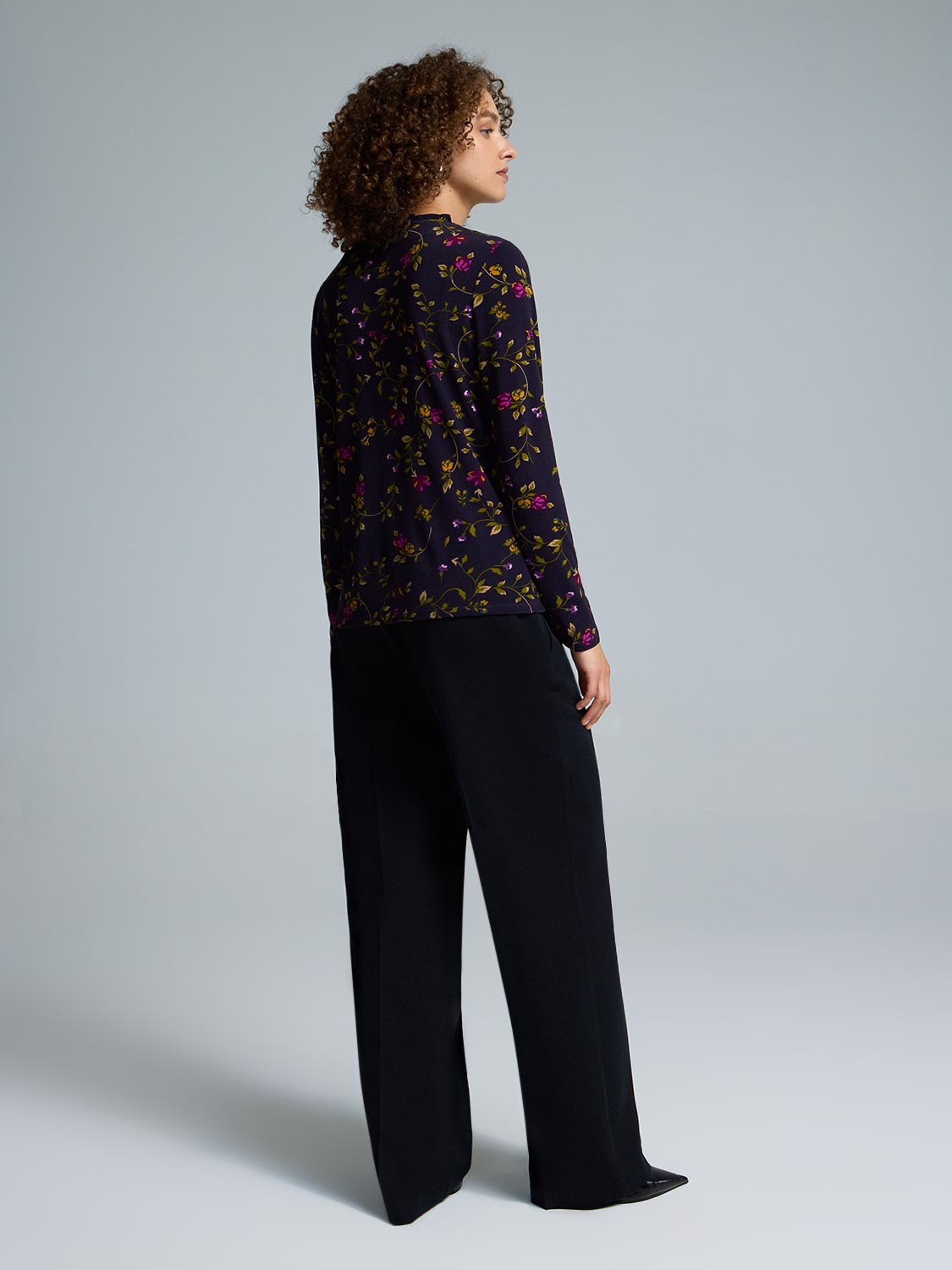 Floral Print Rhinestone Pie Crust Neck Top