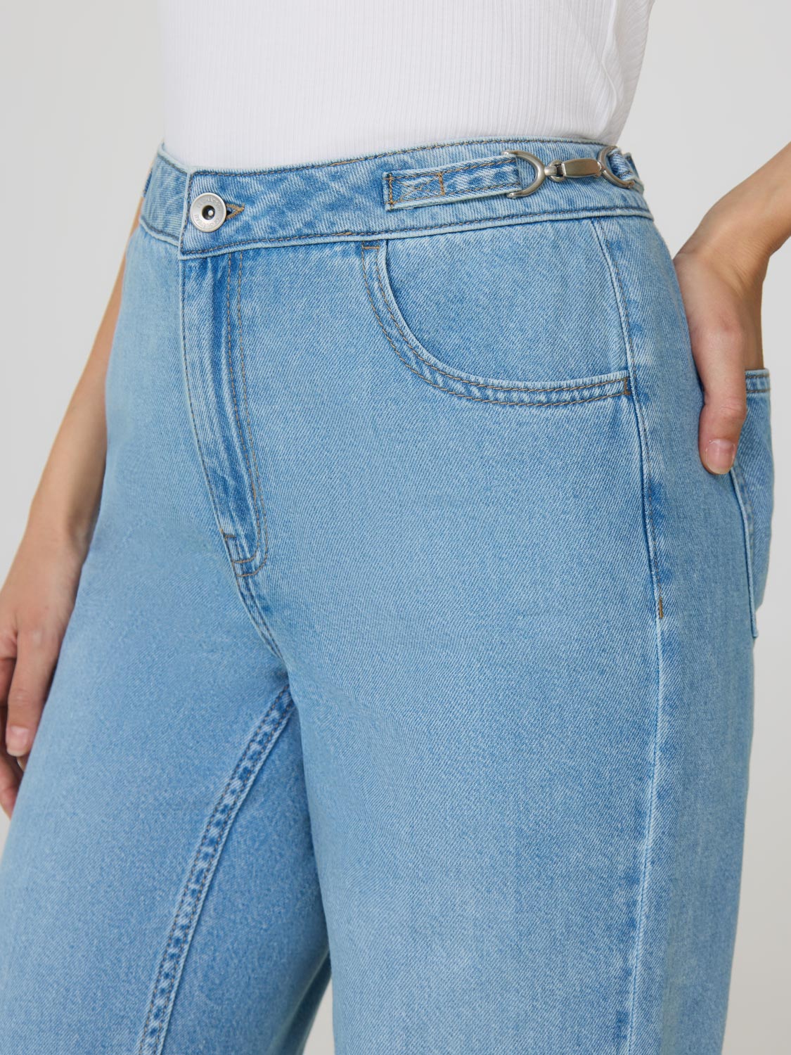 Metal Trim Straight Leg Cotton Jeans