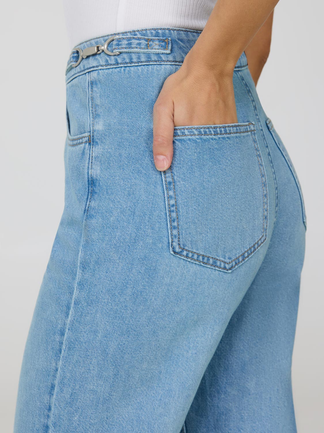 Metal Trim Straight Leg Cotton Jeans