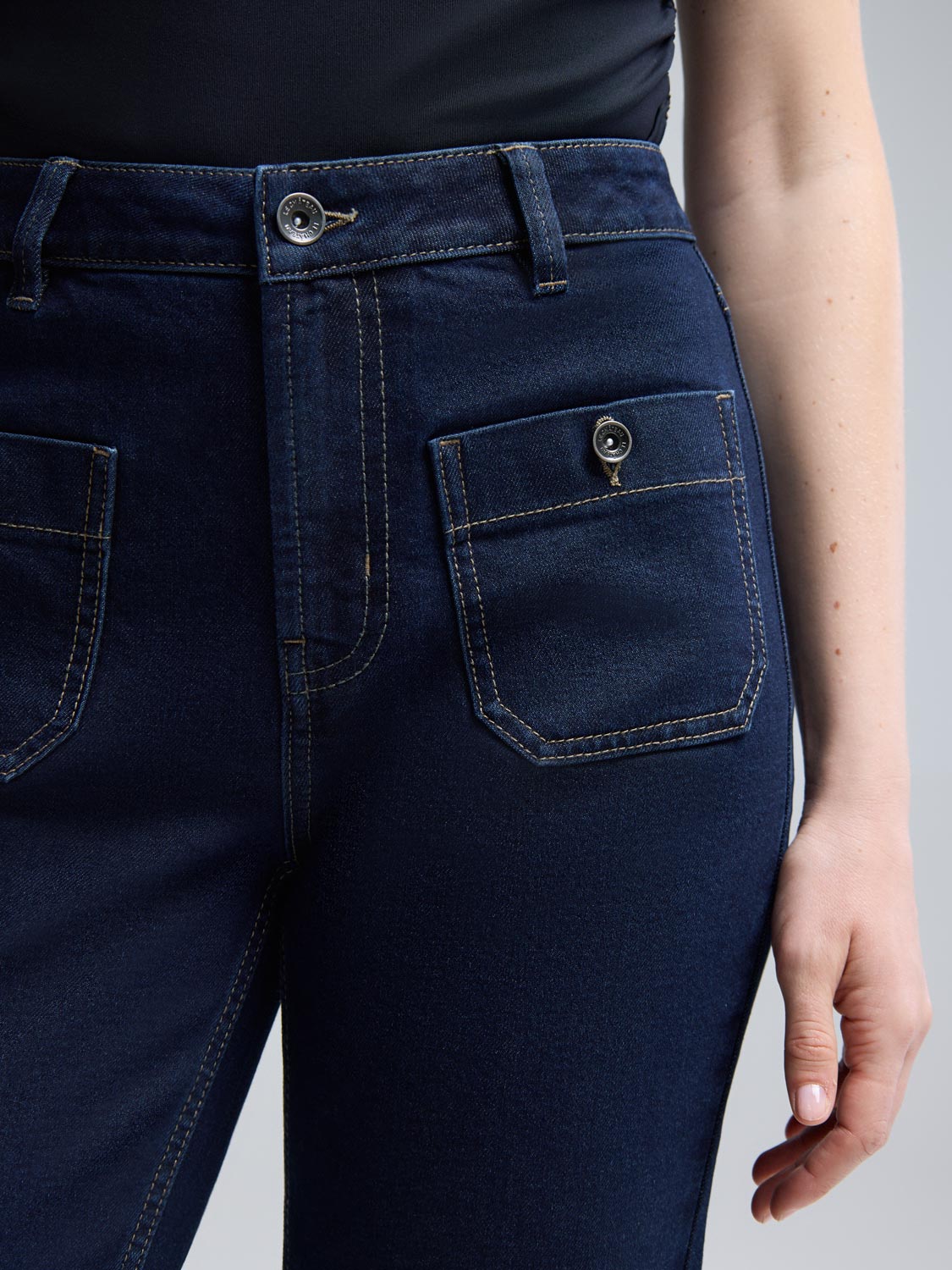 Rinse Wash Straight-Leg Jeans